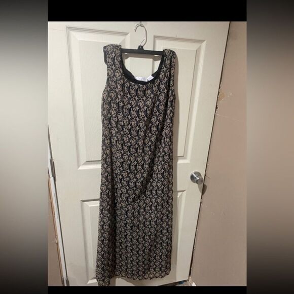 Dresses & Skirts - Women’s black‎ and tan long sleeveless dress size small